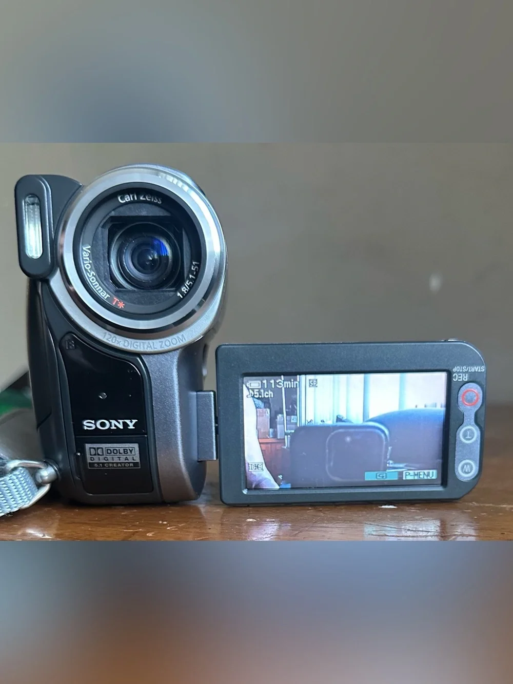 Sony DCR-DVD403 NTSC 3MP MPEG Digital Video Camera Recorder Handycam Camcorder